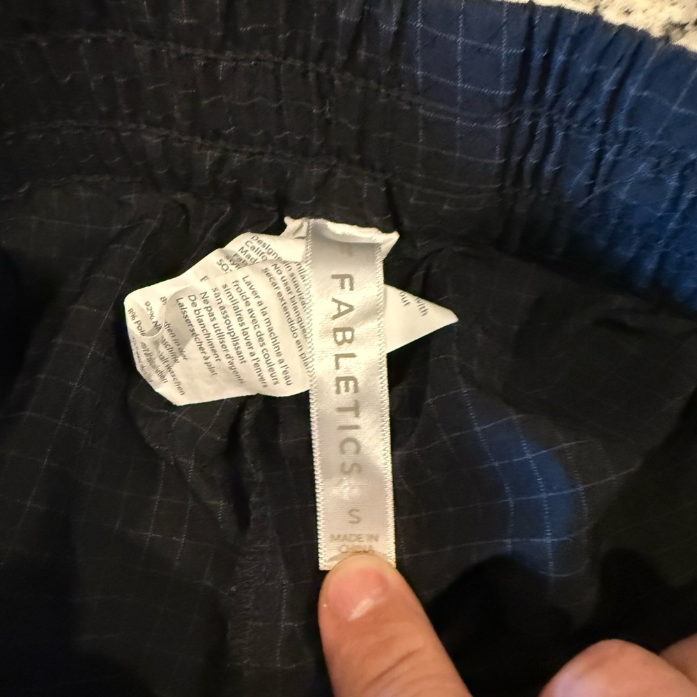 Fabletics Ripstop Short Black - Small - image 4